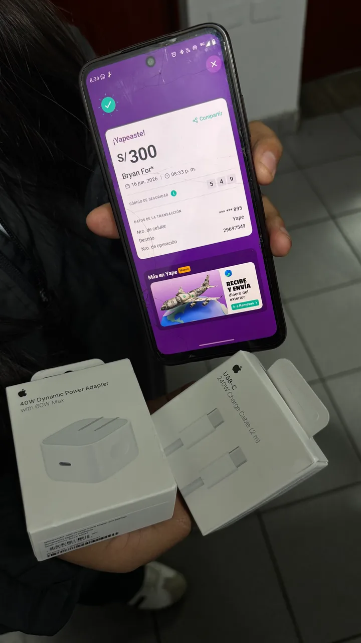 Entrega de cargador de 40W y cable USB-C de 2 metros